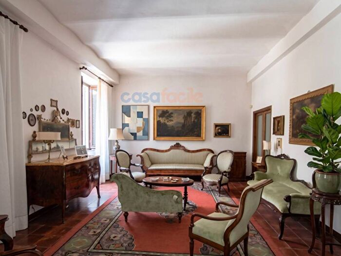 Casa con 6 locali in affitto in VIA GENTILE DA FOLIGNO, Centro Storico, Foligno