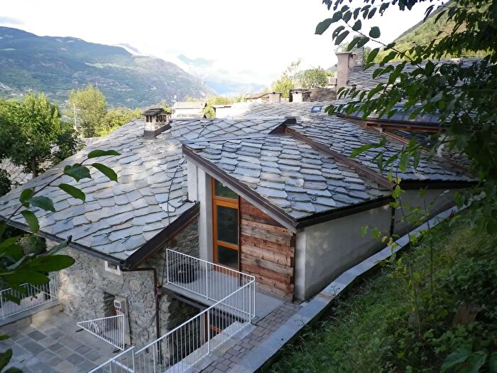 Casa con 10 locali in vendita in Localita Rovarey, Fenis