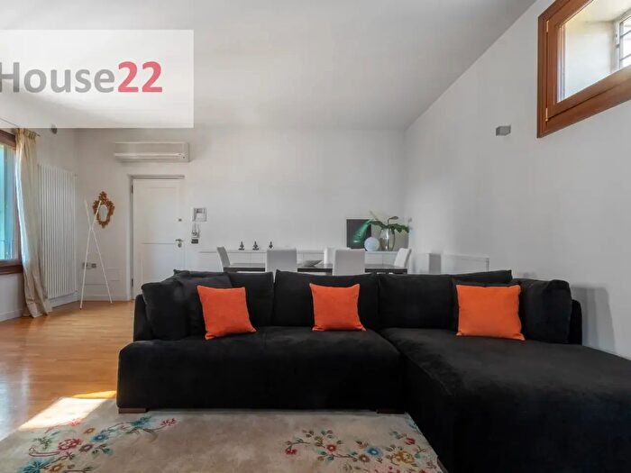 Appartamento trilocale in affitto in Contrà Porta Santa Lucia, Vicenza