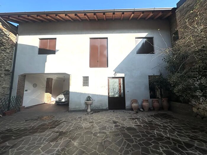 Casa quadrilocale in vendita in Fienile da Ristrutturare Centro, Corte Franca