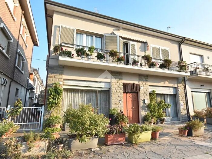 Casa con 7 locali in vendita in Via Emilia Ovest, Savignano Sul Rubicone