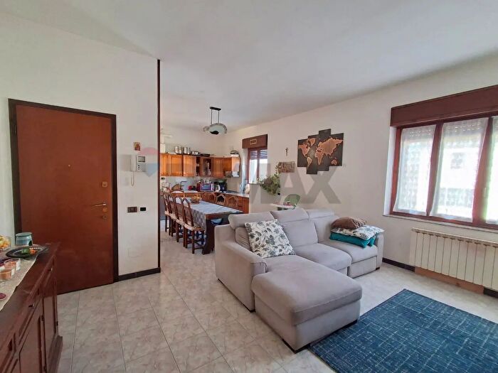 Appartamento trilocale in vendita in Via Mazzini, Gorla Maggiore