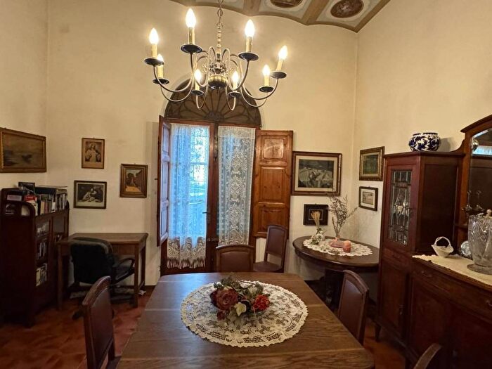 Casa con 6 locali in vendita in Viareggio