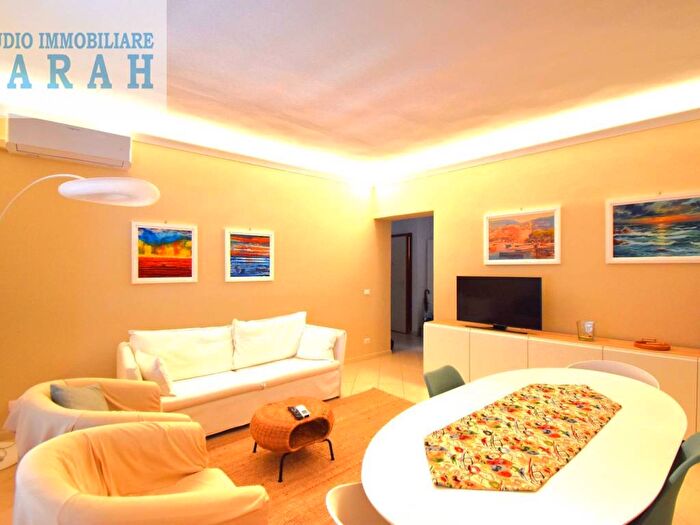 Appartamento quadrilocale in affitto in PIAZZA DAZEGLIO, Lungomare, Viareggio