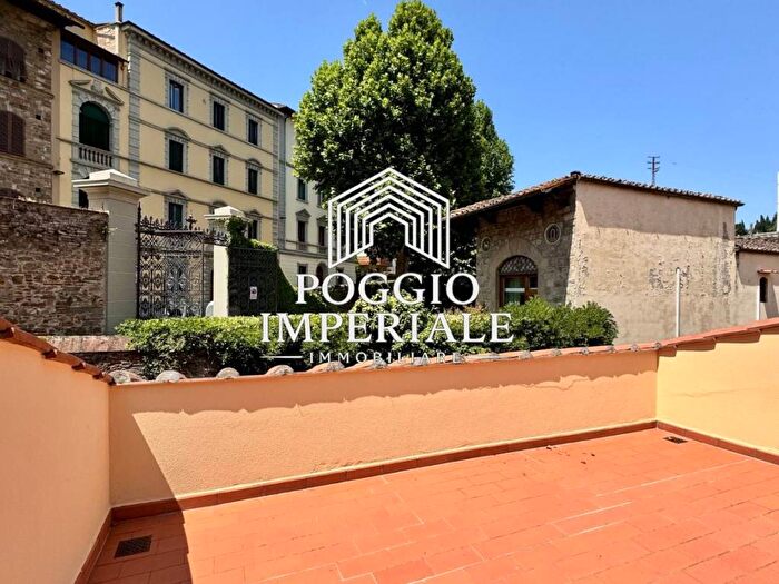 Appartamento trilocale in affitto in Viale Francesco Petrarca, Porta Romana, Firenze