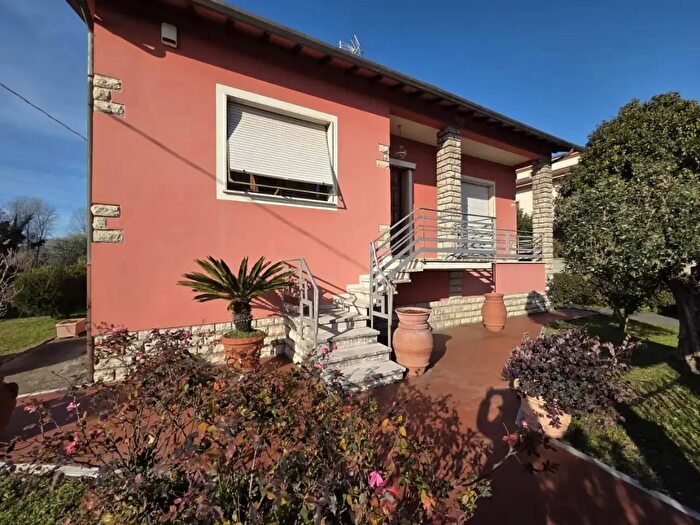 Casa quadrilocale in vendita in a della Libertà, Capannori