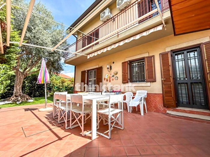 Casa con 8 locali in vendita in Viale Europa, San Gregorio Di Catania