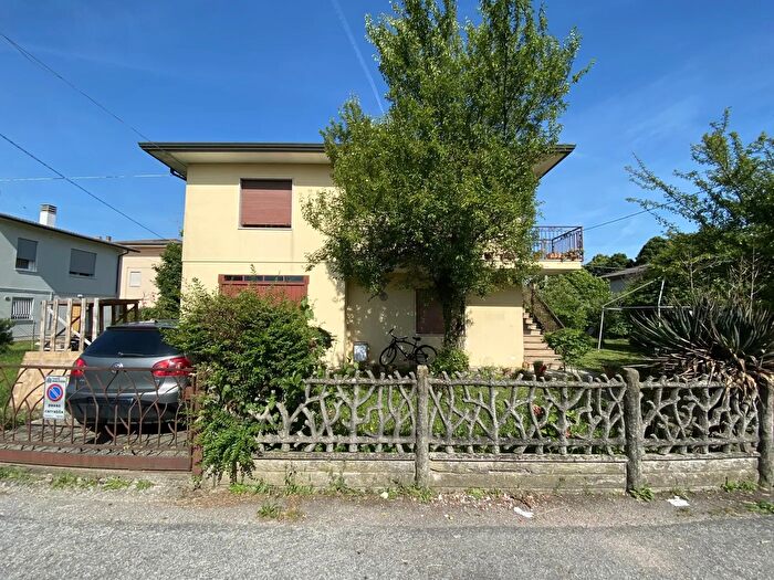 Casa con 8 locali in vendita in Via Matteotti, Noventa Vicentina