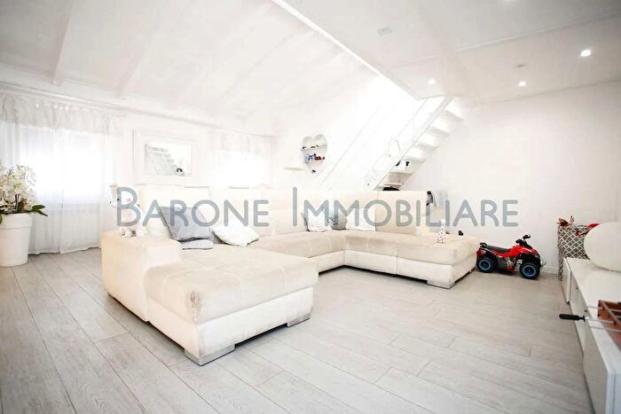 Appartamento quadrilocale in vendita in Via Palestro, Massa