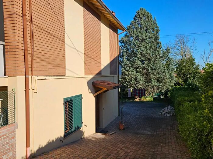Casa con 10 locali in vendita in Via Dirindella, Fano