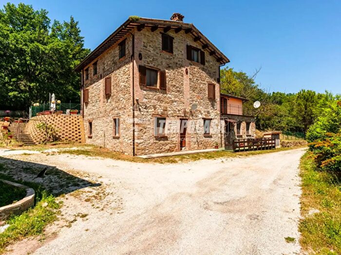 Casa con 8 locali in vendita in Località Perito, Camerino