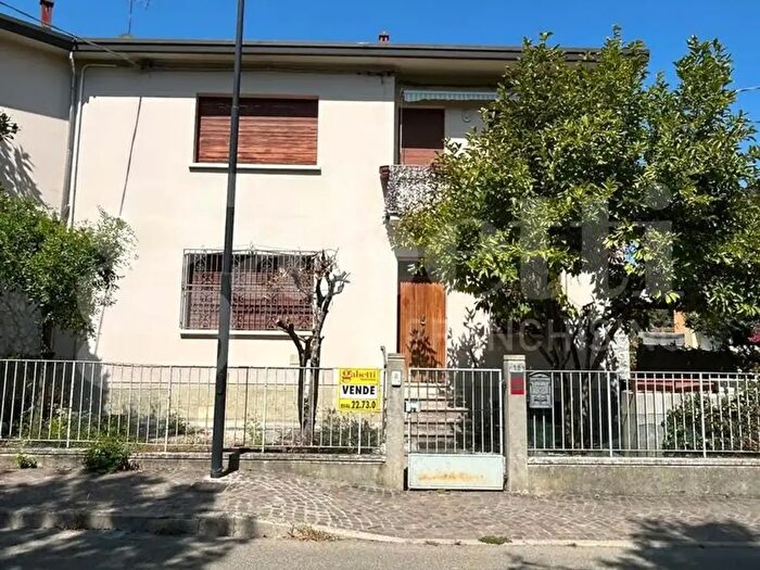 Casa con 9 locali in vendita in Via XXV Aprile, Riolo Terme