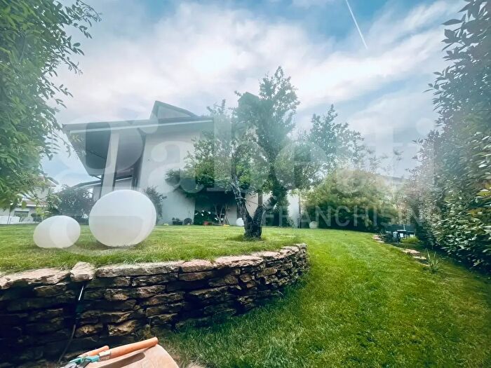 Casa con 9 locali in vendita in Porto Viro