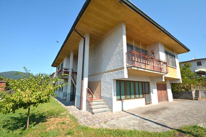 Casa con 5 locali in vendita in Lucca