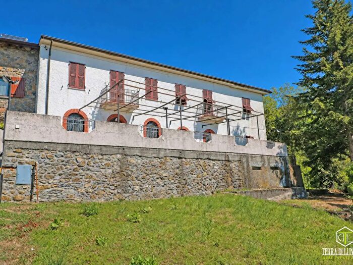 Casa con 13 locali in vendita in Canossa, Mulazzo