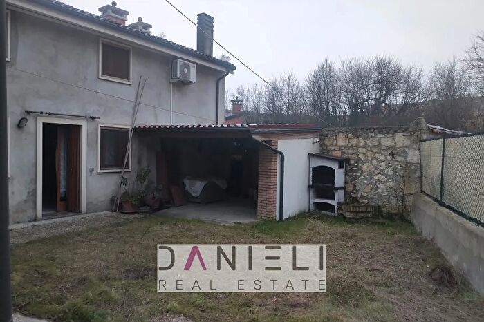 Casa con 7 locali in vendita in Via Lovara, Montecchio Maggiore