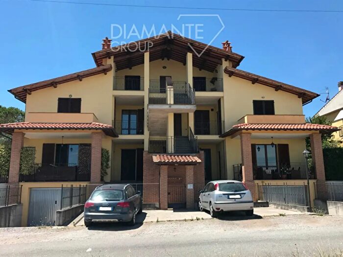 Appartamento trilocale in vendita in Castiglione Del Lago