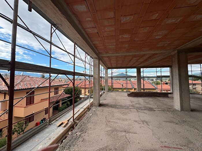 Appartamento con 7 locali in vendita in Via Bocci, Fabriano