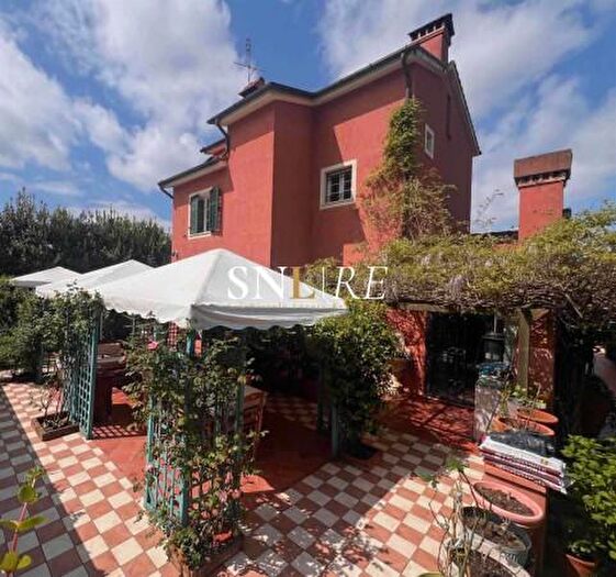 Casa con 6 locali in vendita in Via Canalburo, Sarzana