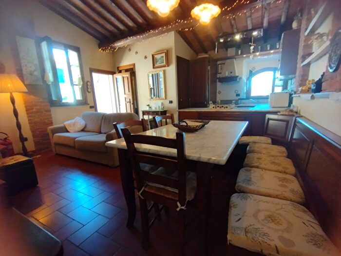 Appartamento trilocale in vendita in Via del Popolo, Palaia