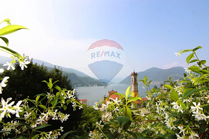 Casa con 11 locali in vendita in Via Farioli, Porto Ceresio