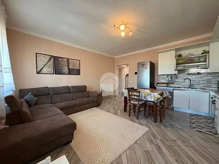 Appartamento con 5 locali in vendita in Via di Brozzi, Firenze