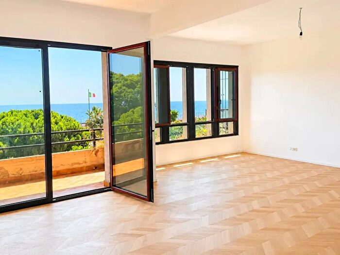 Appartamento quadrilocale in affitto in Viale Africa, Catania