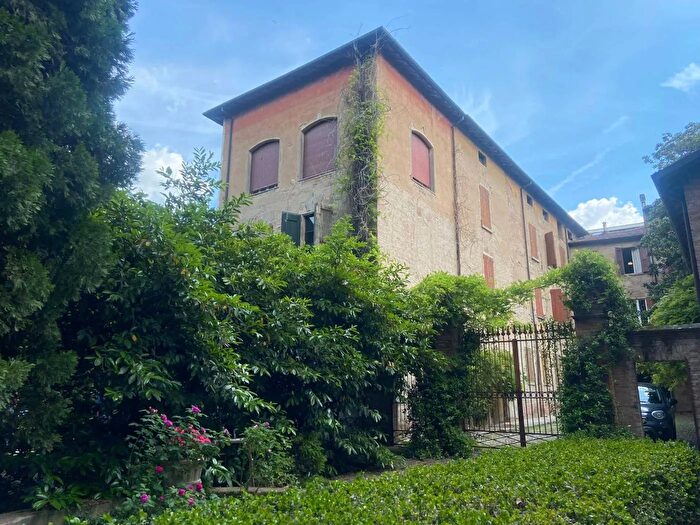 Casa con 11 locali in vendita in Via del Pretorio Sassuolo, Sassuolo