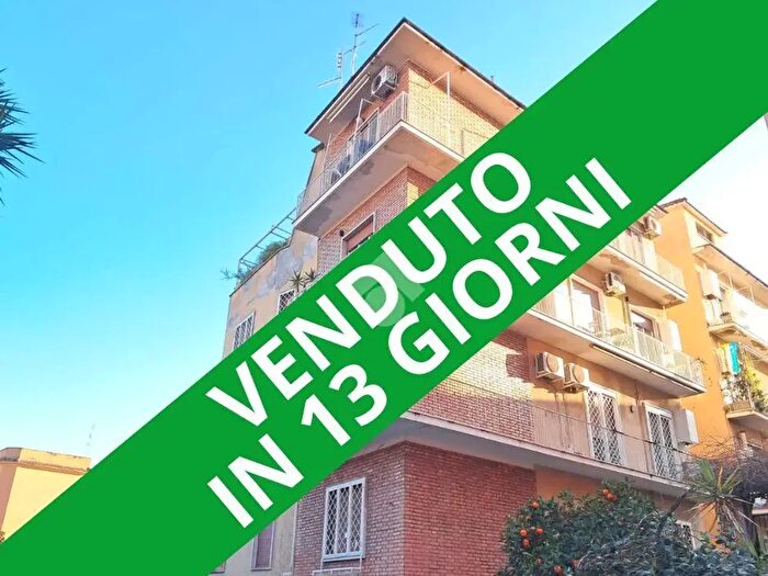 Appartamento bilocale in vendita in Via Monte Velino, Roma