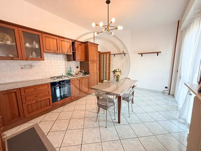 Appartamento trilocale in affitto in Via Padre Reginaldo Giuliani, Cavaria Con Premezzo