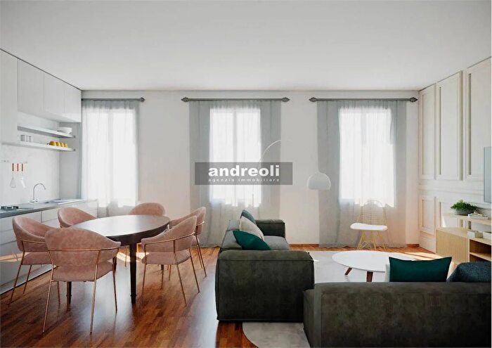 Appartamento con 7 locali in vendita in Jesi