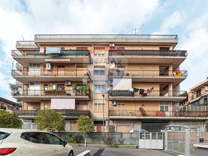 Appartamento trilocale in affitto in Via Cristoforo Colombo, Tremestieri Etneo