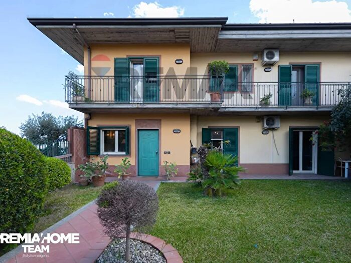 Appartamento con 9 locali in vendita in Via Agrigento, San Pietro Clarenza