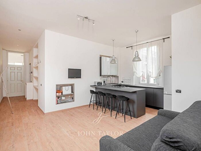 Appartamento con 5 locali in affitto in Via Francesco Redi, Morgagni, Milano