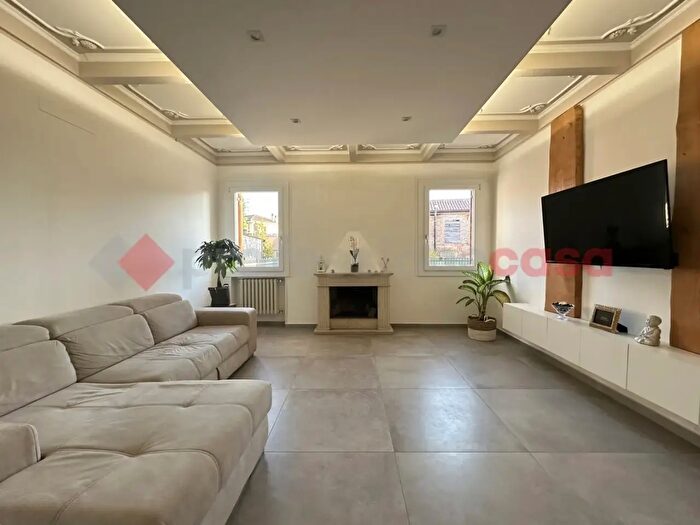 Casa con 5 locali in vendita in Via Matteotti, Legnago