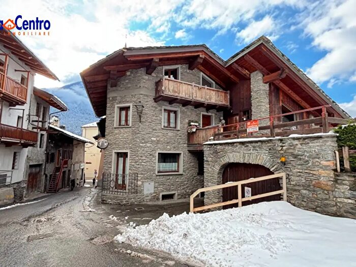 Appartamento trilocale in vendita in Via del Nord, La Salle