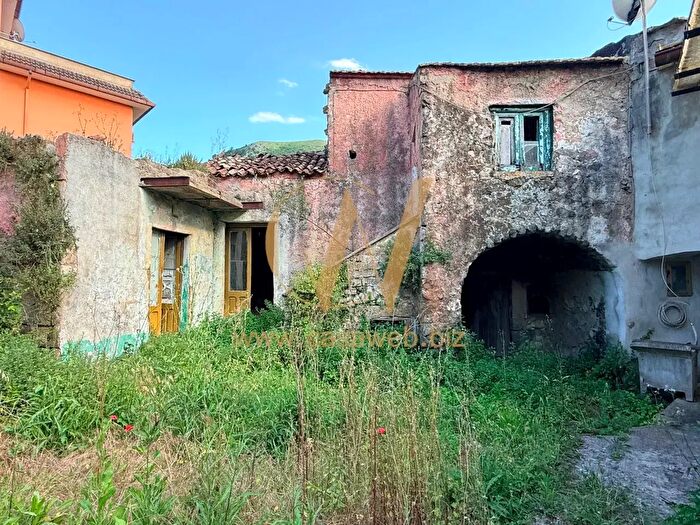 Casa con 5 locali in vendita in Via Selciato, Limatola