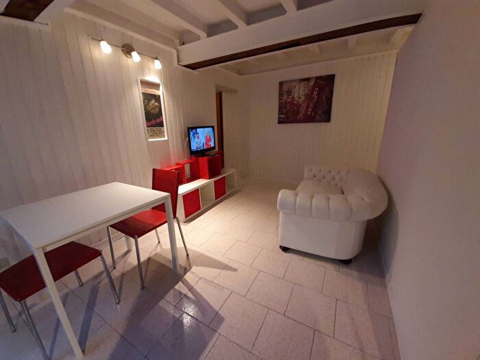 Appartamento bilocale in affitto in Via Emilia Santo Stefano, Centro Storico, Reggio Emilia