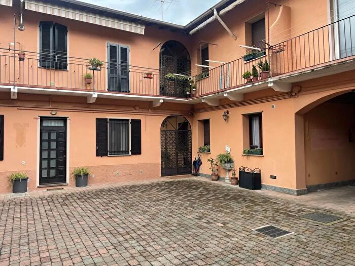 Appartamento trilocale in vendita in Vicolo Ticino, Legnano