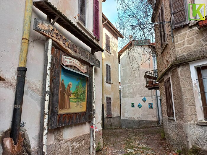 Appartamento trilocale in vendita in Via a Giovanni Chini, Valganna