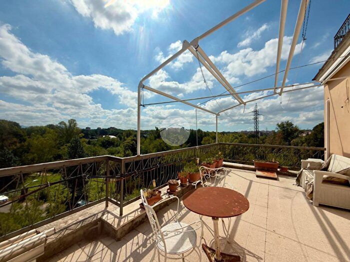 Appartamento trilocale in vendita in Via Monte Nevoso, Roma