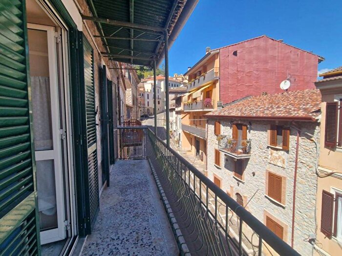 Appartamento trilocale in affitto in Via Guglielmo Marconi, Centro, Morolo
