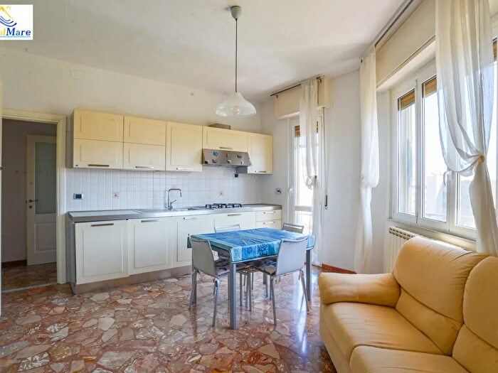 Appartamento bilocale in vendita in Via Cesare Battisti, Vado Ligure