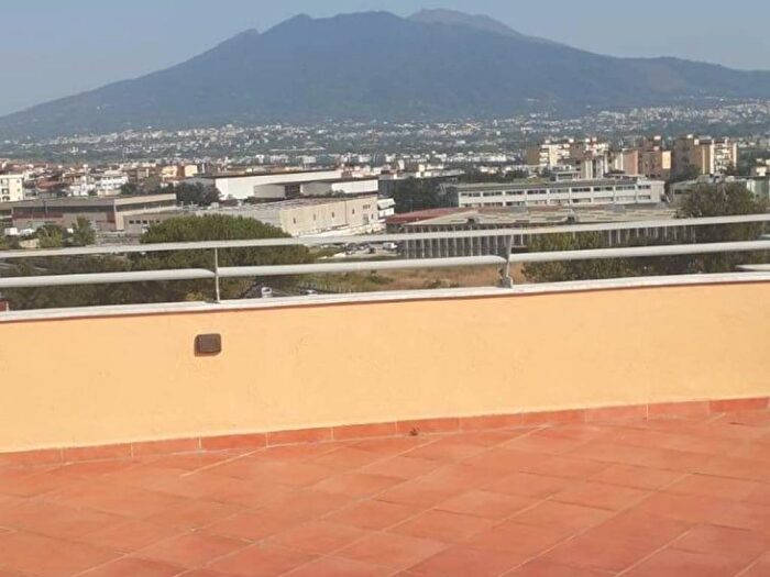 Appartamento trilocale in affitto in Via Professor G Grimaldi, Centro, Casalnuovo di Napoli