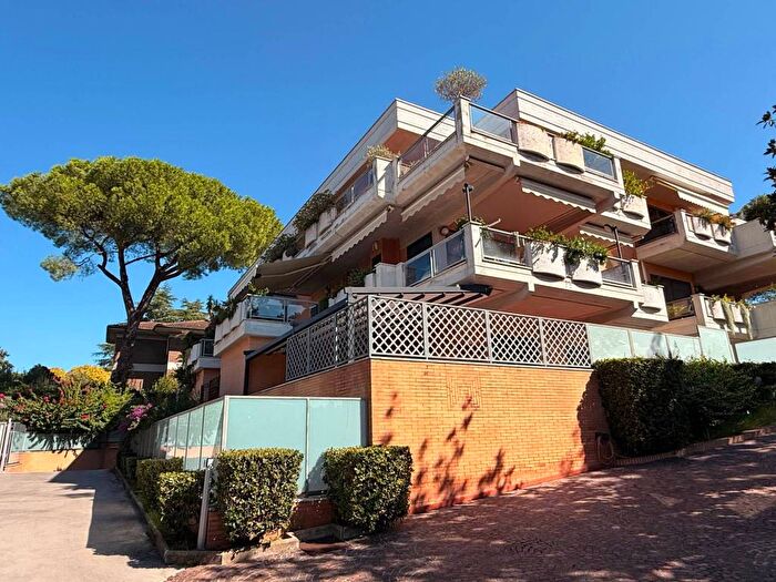 Casa quadrilocale in affitto in Via Soverato, Appio Claudio Statuario, Roma