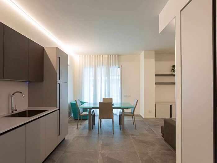 Appartamento bilocale in affitto in Via Bianca Ceva, Bisceglie, Milano