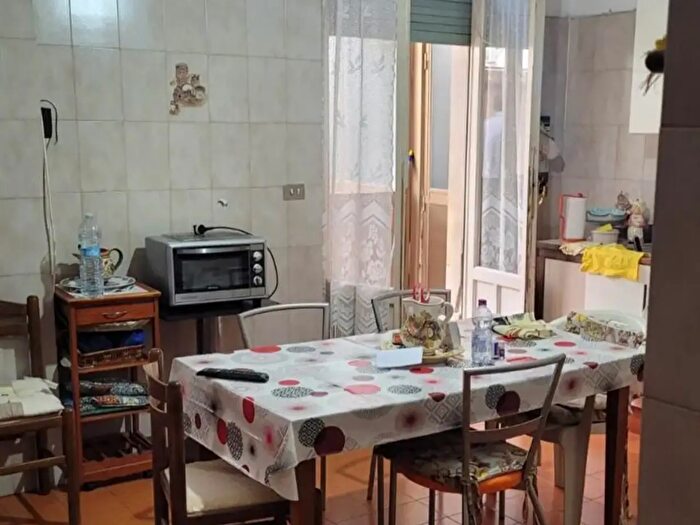 Appartamento con 6 locali in vendita in Via Fullone, Catania