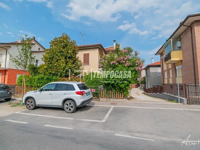 Casa con 6 locali in vendita in Via Savio, Cesena