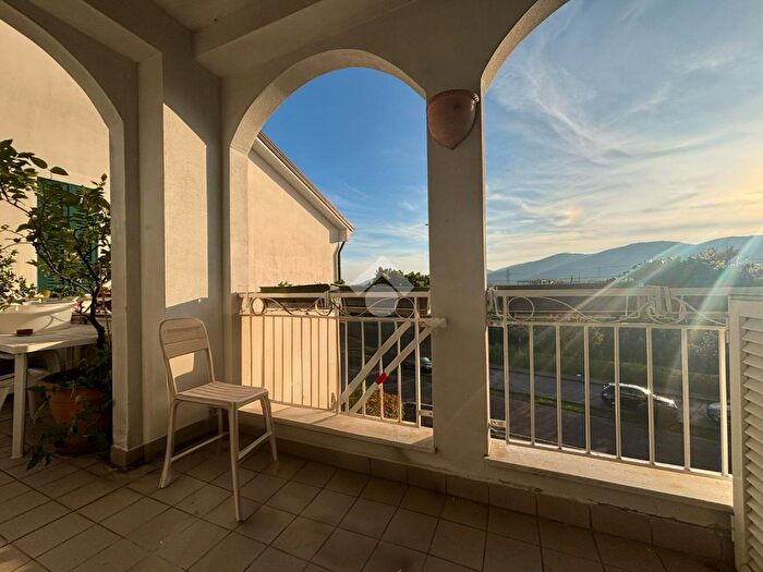 Appartamento con 5 locali in vendita in Via Aprile, Sarzana