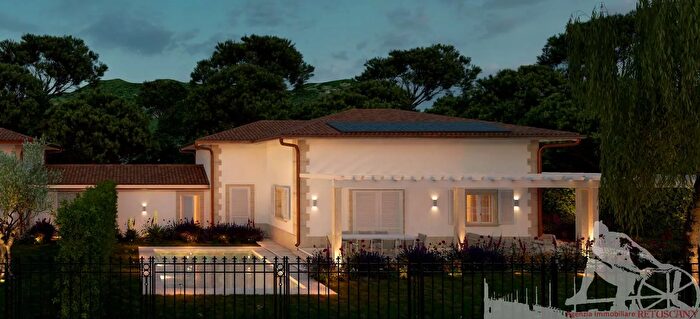 Casa con 9 locali in vendita in Pietrasanta